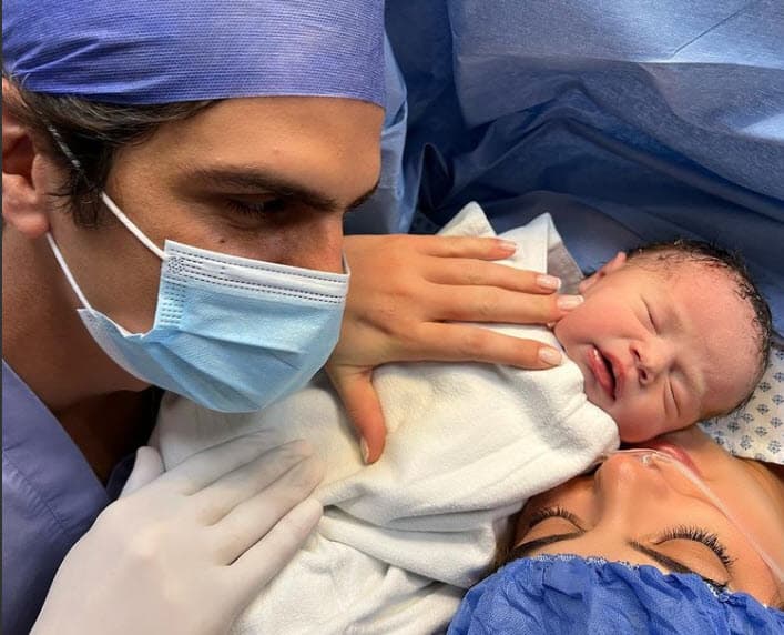 La niña nació a principios de diciembre de 2021 y desde entonces la también actriz suele compartir cómo le va con la maternidad.
<br>