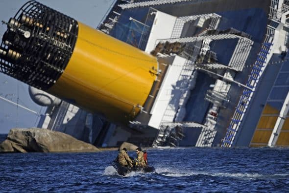 A raíz del accidente del lujoso crucero Costa Concordia, encallado el pasado 13 de enero en un arrecife cercano a la isla toscana de Giglio, además de las pérdidas humanas irreparables, surgen a su alrededor mermas millonarias que la firma norteamericana Carnival Corp., propietaria del barco, tendrá que pagar. Aquí te presentamos las cifras del accidente.