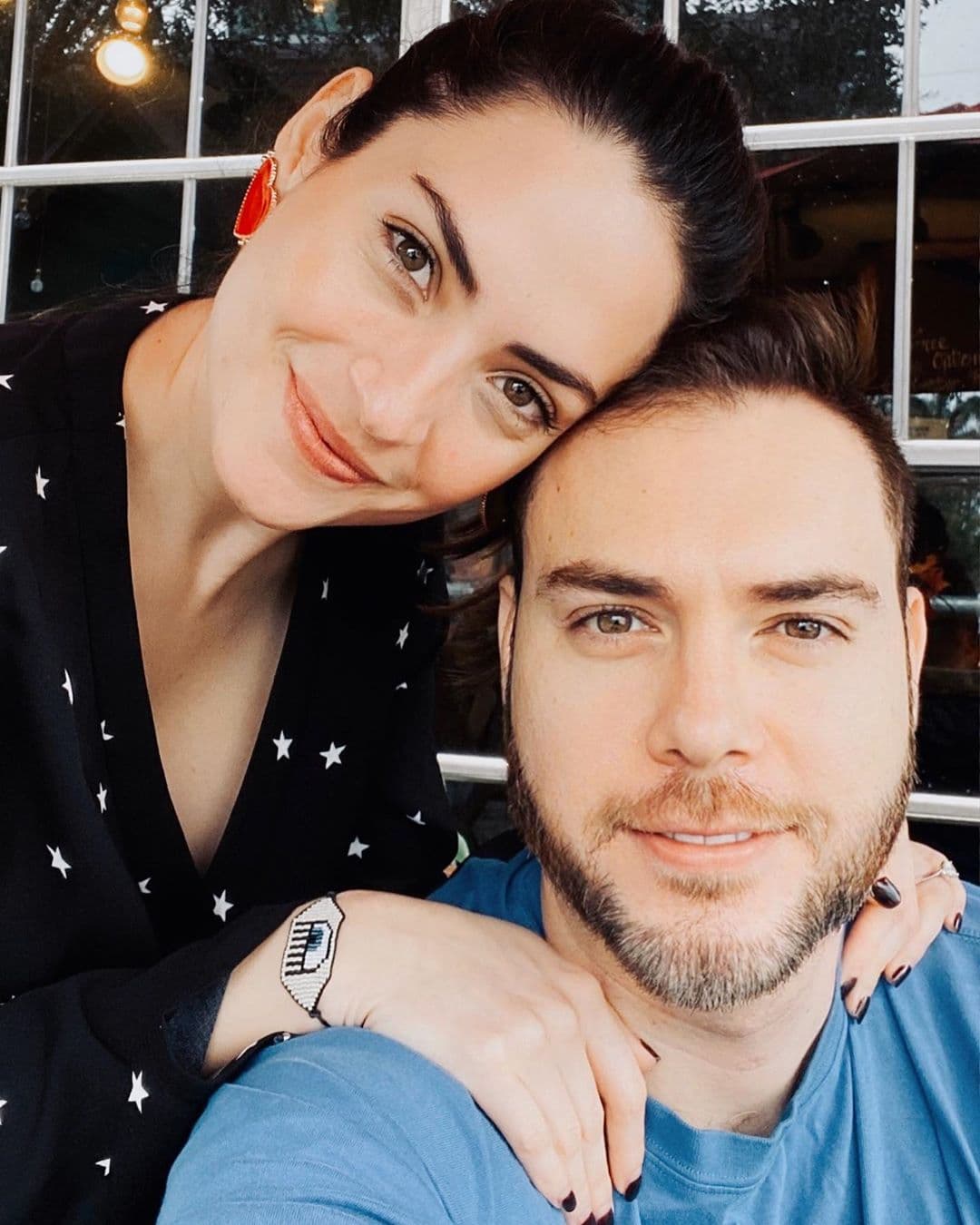 La mexicana compartió su emoción: “Con una inmensa gratitud, una inquebrantable fe y felicidad absoluta, les compartimos que nuestro milagro viene en camino”.