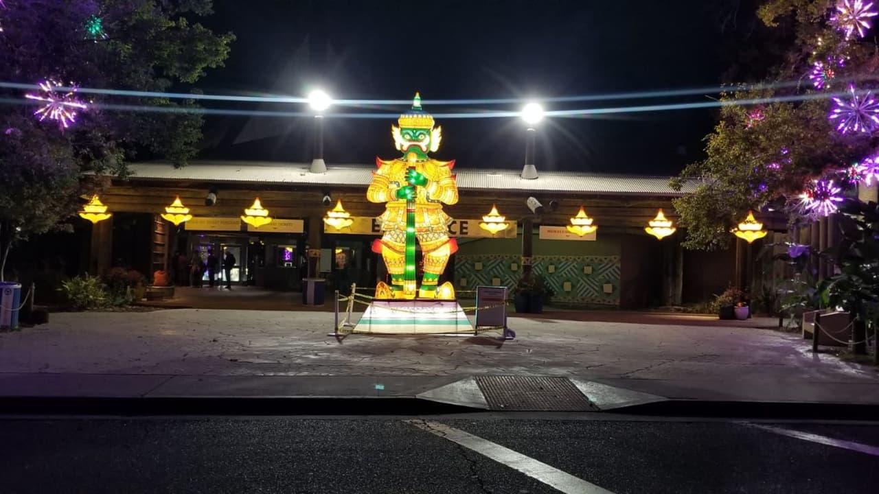 También hay impresionantes figuras orientales.