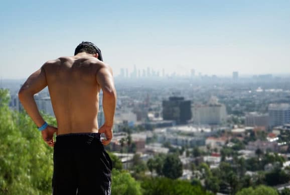 Escalando las colinas de Hollywood, un tremendo ejercicio para bajar calorías.