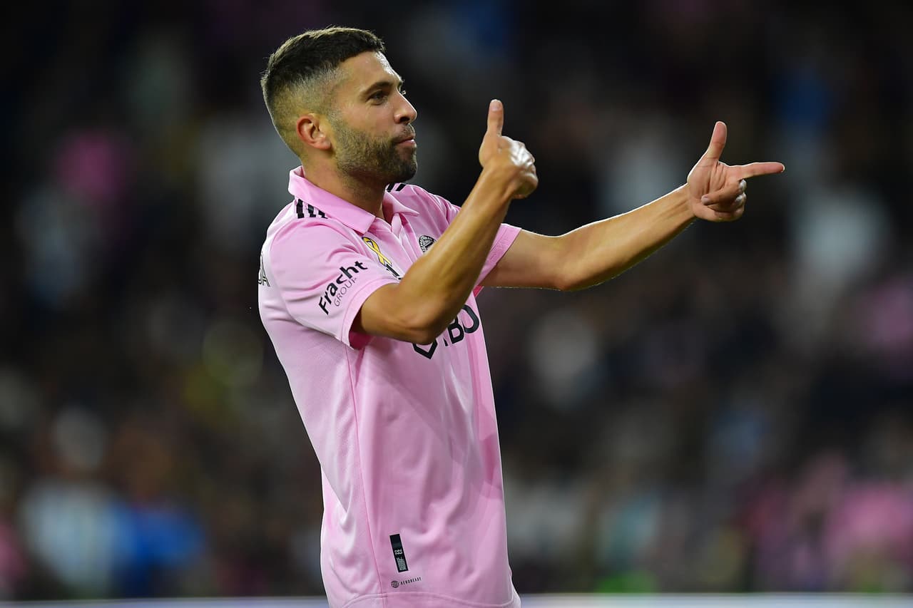 Jordi Alba renueva y espera que Messi siga en el Inter Miami