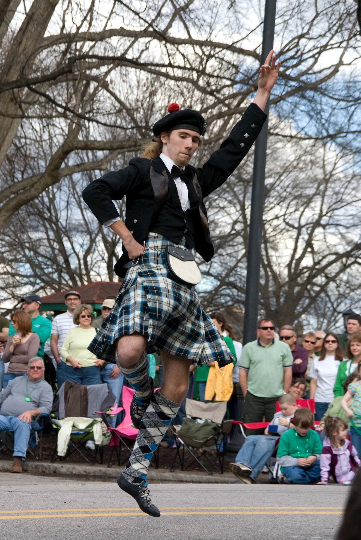 En 2000, se formó un Comité del Desfile del Día de San Patricio de Raleigh con miembros de otras organizaciones irlandesas locales.