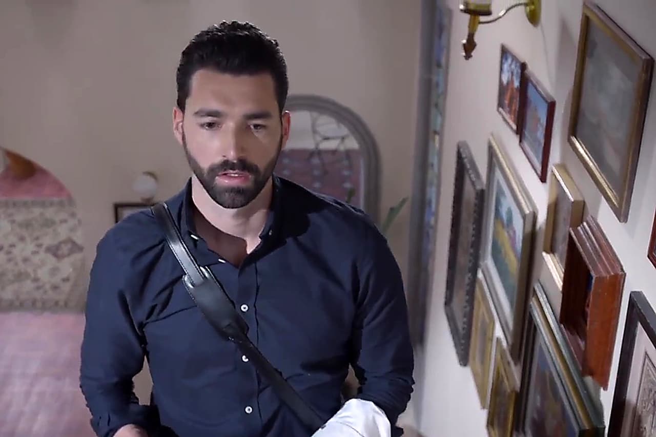 En la entrevista el actor también reflexionó sobre la actitud de su personaje: "Es muy triste por parte de Mariano la manera en que trata a su mamá, se sacrifica por todos sus hijos. No lo sabe valorar, como en la vida misma real, creo que 
<b><a href="https://www.youtube.com/watch?v=6MEQVhALHFc" target="_blank">cuando no haces las cosas bien</a></b>, cuando no mandas esa energía positiva, al contrario, 
<b>se convierte en negativa</b> y al final se te acaba regresando, si no haces las cosas bien Diosito nos mira a todos", dijo.
<br>