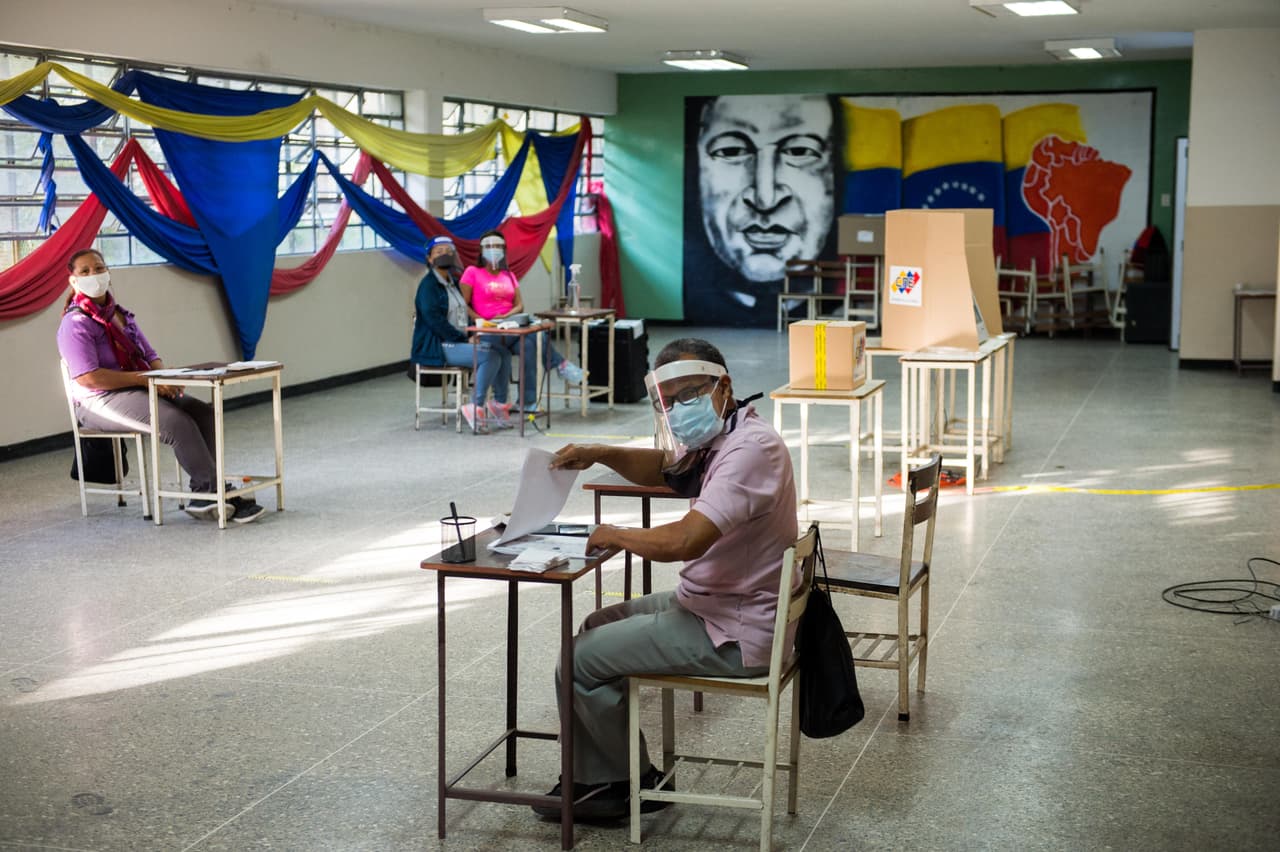 El Centro Carter dice que no pudo verificar resultados de las elecciones en Venezuela y no las considera democráticas