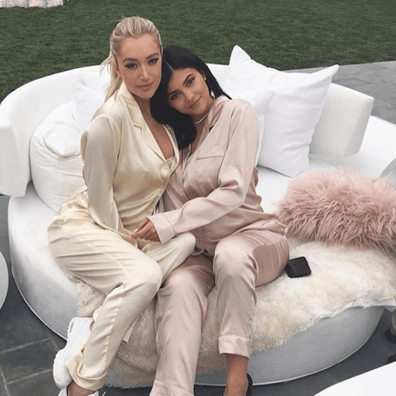 Tan solo 10 días pasaron para que la menor de las hermanas Jenner fuera captada por primera vez luego de dar a luz a una niña.