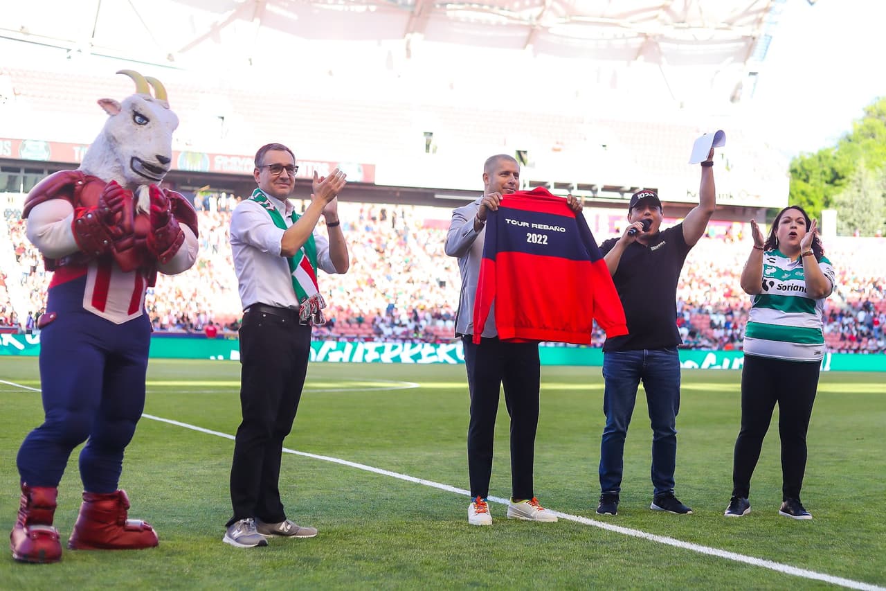 El ‘Pollo’ Briseño abrió el marcador de cabeza al 28’. En la segunda parte llegaría el doblete de JJ Macías, primero al 75’ de penal y al 78’ tras una jugada individual. Santos descontaría al 52’ por medio de Leo Suárez, pero el empate no evitó la caída en Salt Lake City.