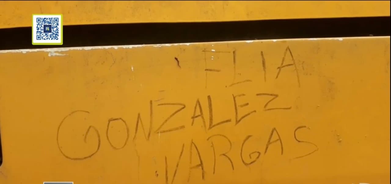 A pesar de la precariedad, Sixto, su esposa y su hijo han hecho lo posible para convertir este refugio en lo más parecido a un hogar e hicieron algunas reformas como una pared de concreto que cubre el parabrisas para darle soporte y pusieron cemento en el piso.
<br>