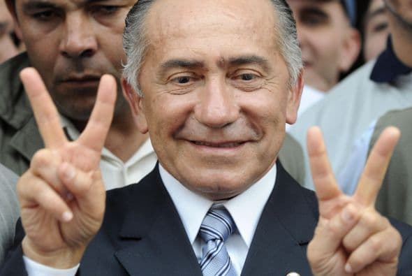 Héroe del golpe que derrocó a Alfredo Stroessner hace 24 años, el candidato presidencial Lino Oviedo fue una de las figuras más controvertidas de la escena política paraguaya: condenado, exiliado y rehabilitado, en los últimos años lideró el tercer partido político de Paraguay.