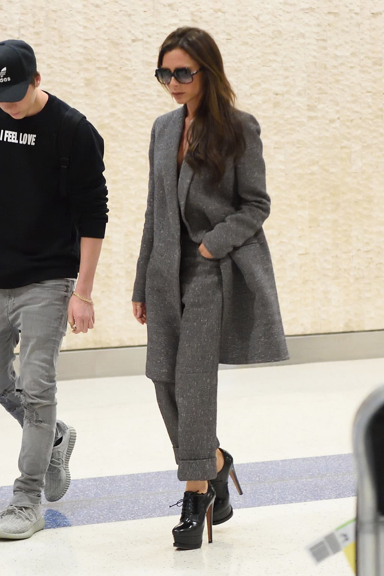 Al momento, el deportista se encuentra viajando el mundo entero filmando un documental.