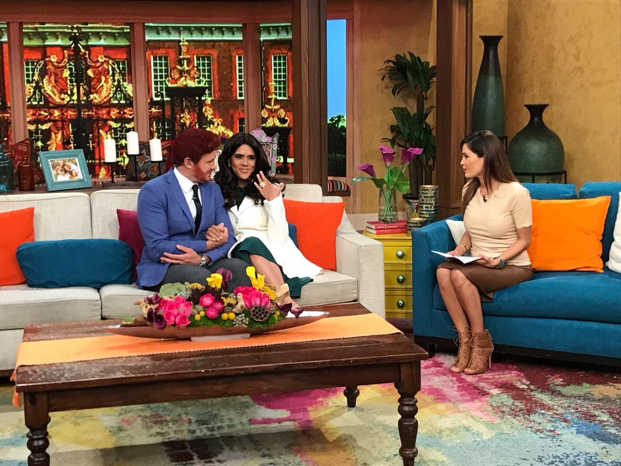 La pareja del momento llegó a contarnos todos los detalles de su boda, que se celebrará en el mes de mayo.