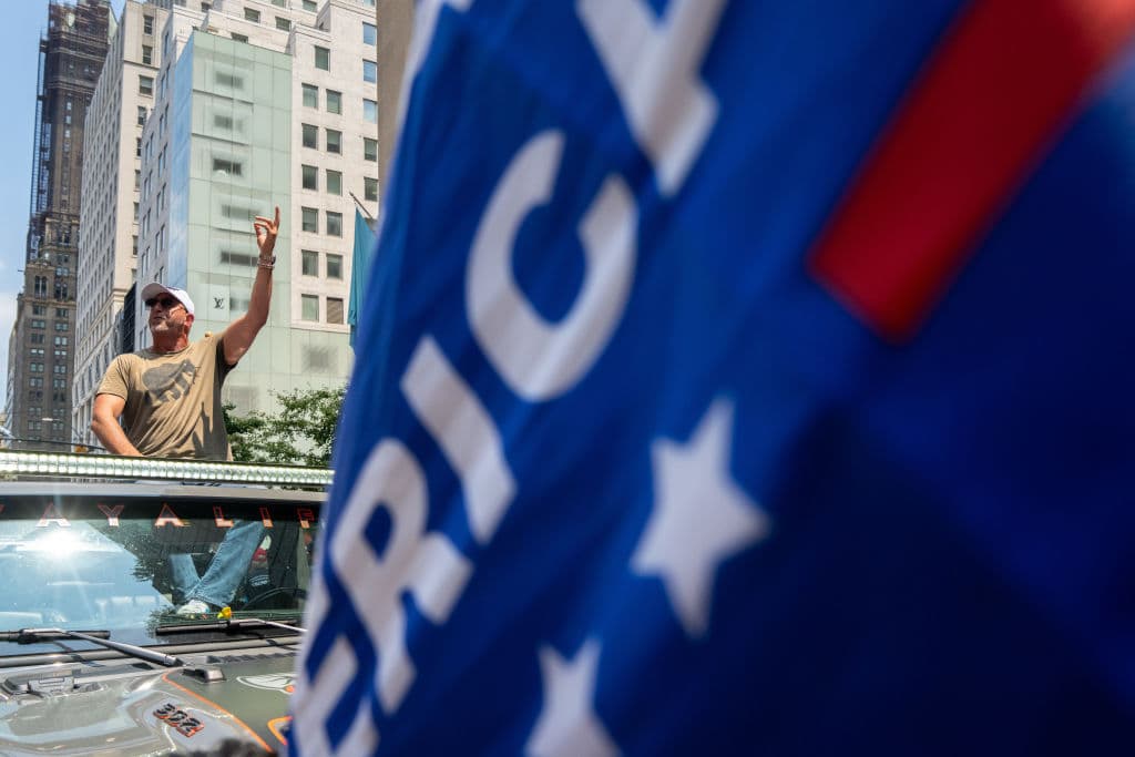 "No dejemos que gane la maldad", pidió a sus seguidores, que salieron a demostrarle que con ellos puede contar.