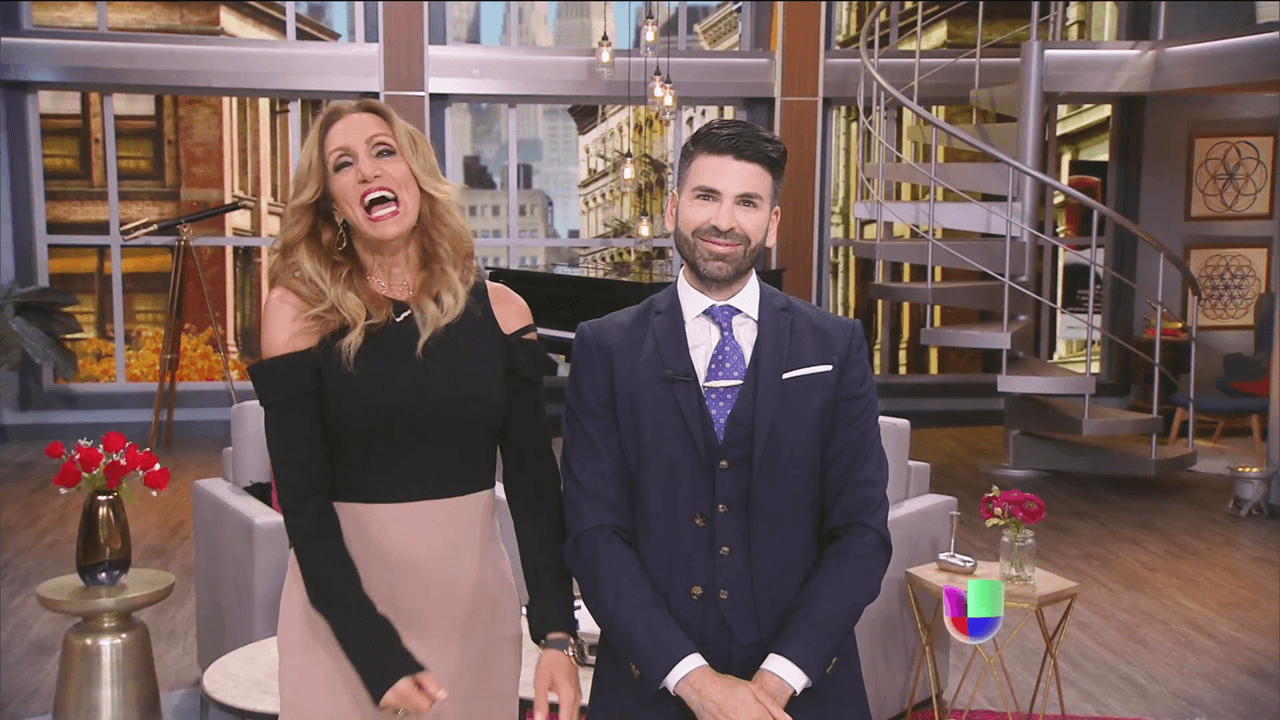 Jomari se siente tan a gusto que hasta bromeó con el nombre del show. En el programa de ayer, Lili mandó a un corte comercial: "Vamos a una corta pausa, regresamos en solamente segundos con más de El Gordo…" y Jomari contestó: "y El Flaco", por lo que ambos soltaron un par de carcajadas.