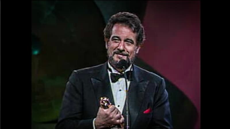 Esa misma noche Placido Domingo también recibió el Premio a la Excelencia. El español agradeció a sus padres por haberle inculcado el gusto por la música clásica y dijo que fue gracias a la canción popular, que aprendió a interpretarla y a sentirla.