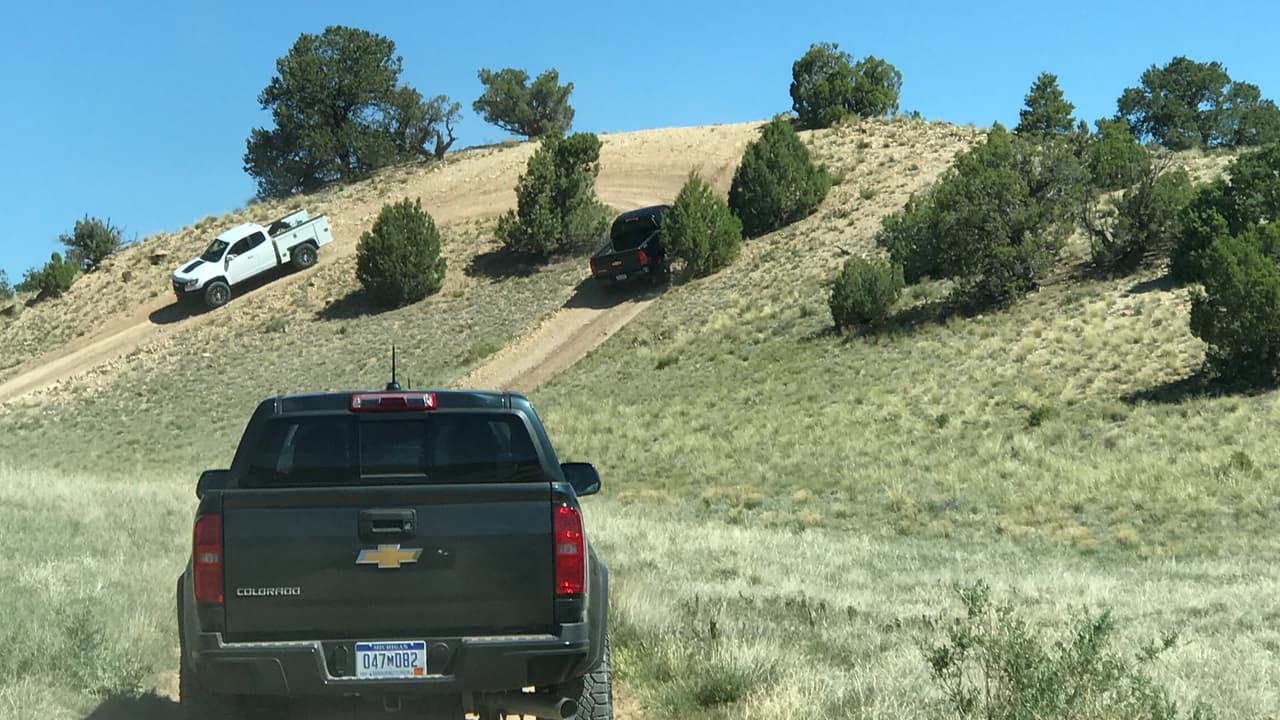 Los terrenos polvorientos de gravilla suelta fueron un juego de niños para la Chevrolet Colorado ZR2.