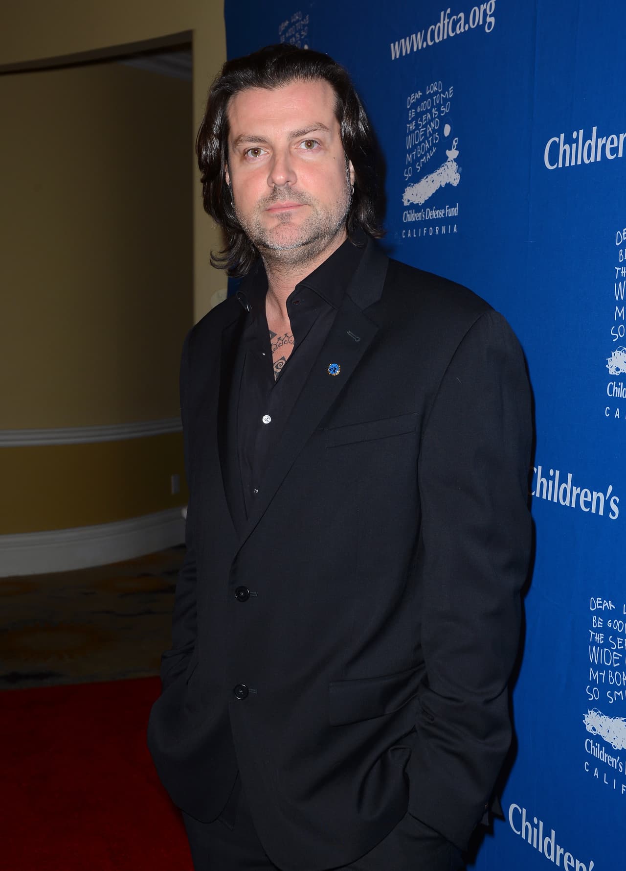 Prometió un concierto para recaudar fondos para niños sin hogar, pero se quedó con casi $1 millón para comprar una casa y pagar deudas