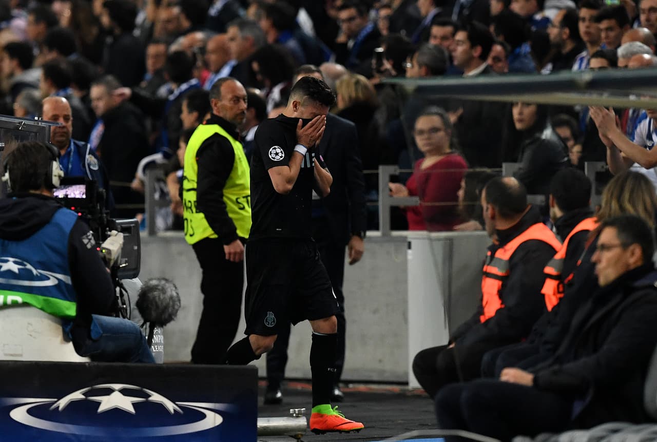 Telles dejó a su equipo con un jugador menos frente a un rival que con eso ganó en confianza y se afianzó más a pesar de ser visitante.