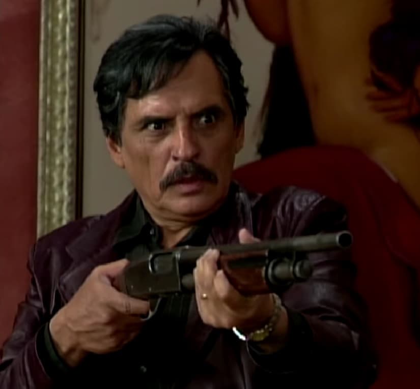 La capacidad del actor para estos roles quedó clara en ‘Laberintos de pasión’ (1999), drama en el que encarnó al hacendado Genaro Valencia que, entre otras cosas, asesina a su esposa.
<br>