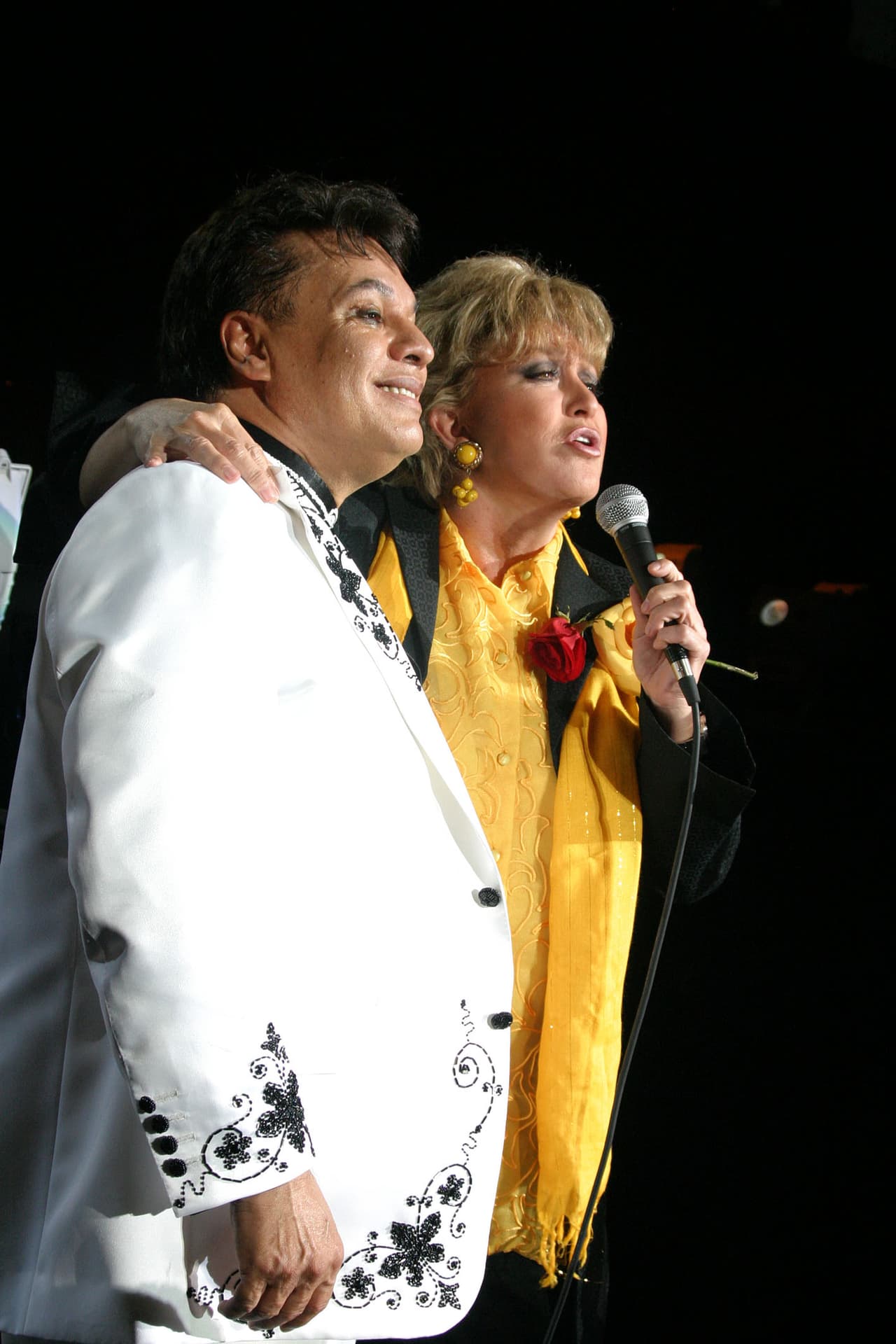 Además, formó grandes amistades con las estrellas de las novelas Angélica María, Daniela Romo, Verónica Castro y Lucía Méndez.