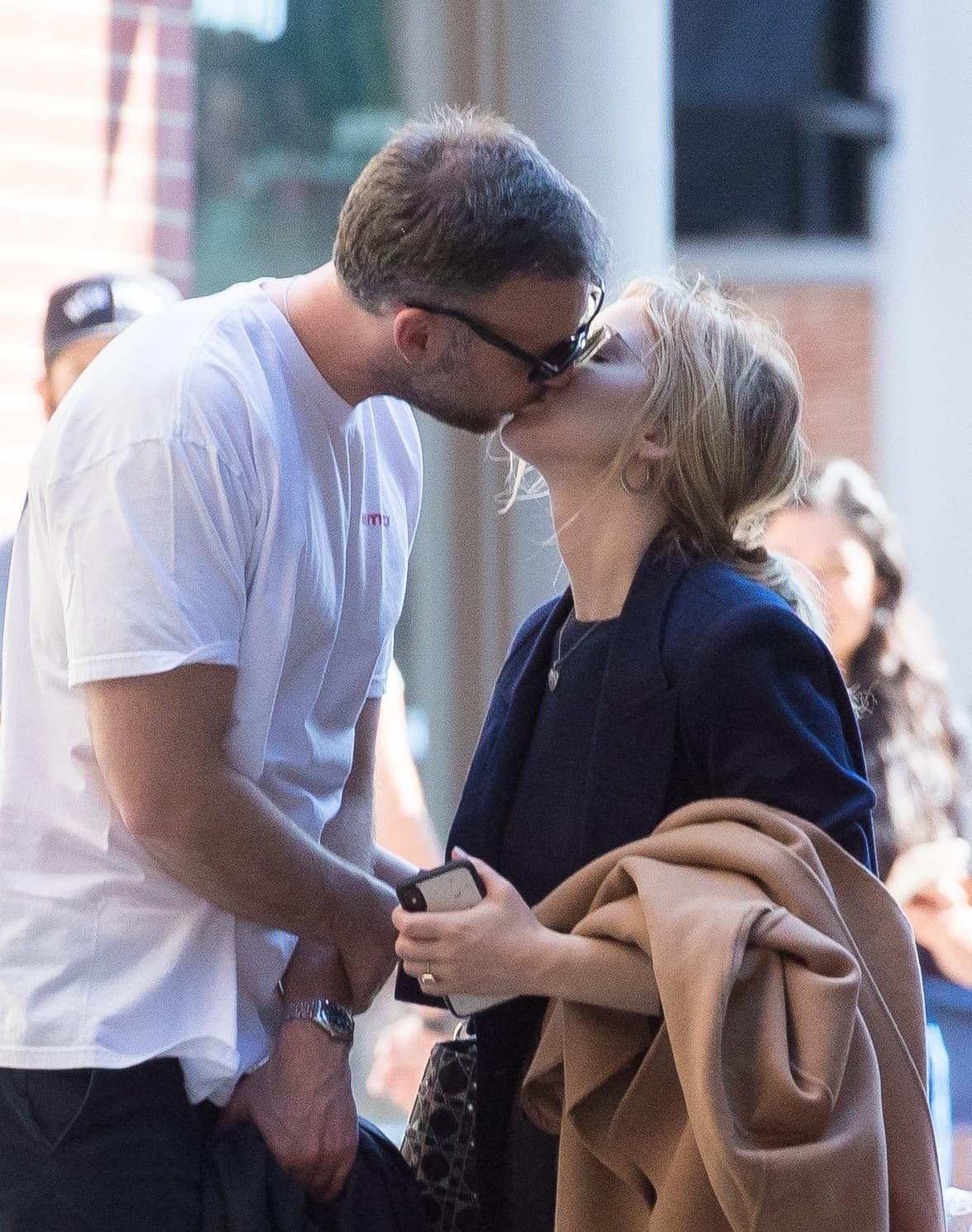 A ocho meses de comprometerse, la actriz Jennifer Lawrence y el galerista Cooke Maroney contraerán matrimonio el próximo sábado 19 de octubre.