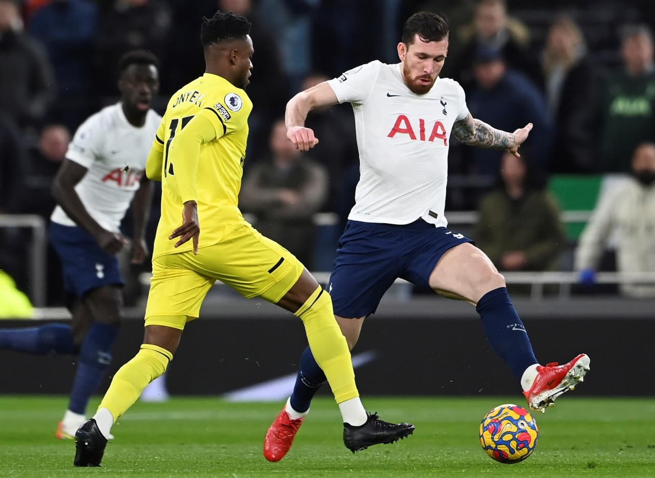 Tottenham se queda con el triunfo en casa ante Brentford con marcador de 2-0 durante la J14 de la Premier League. Sergí Canós anotó un gol en contra de su equipo a los 12' minutos, y Son Heung-Min puso el segundo tanto al 65' para darle la victoria a los Spurs.
