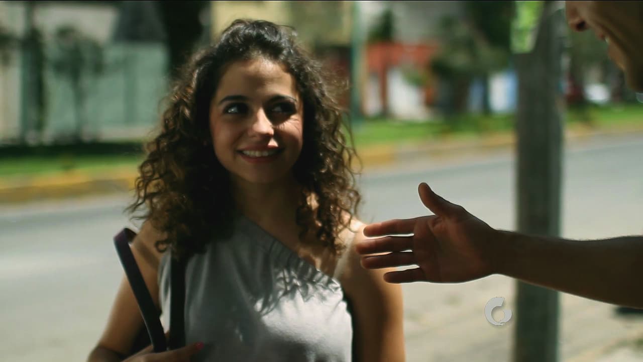 Natalia comprende que no necesita estar detrás de Daniel cuando podría conquistar al chavo que ella quisiera.