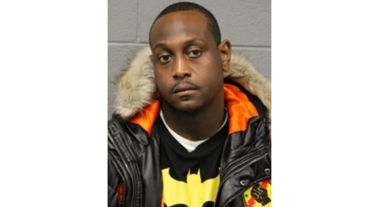 Choca contra el parque Maggie Daley de Chicago mientras conducía presuntamente intoxicado