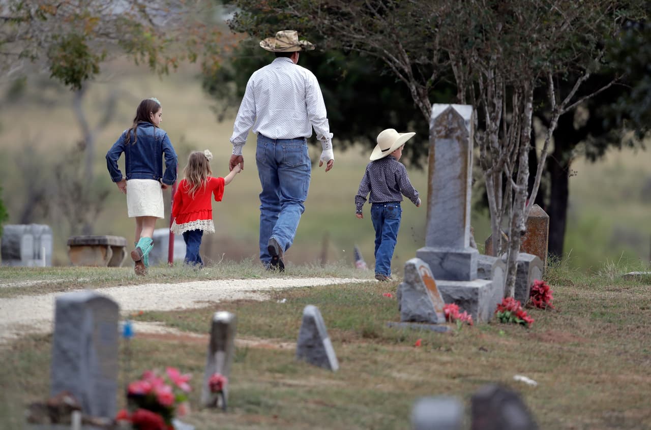 Durante la ceremonia, las primeras tres filas fueron reservadas para los sobrevivientes del ataque y las familias de los asesinados. Veintiséis sillas quedaron vacías en honor a los que fueron asesinados.