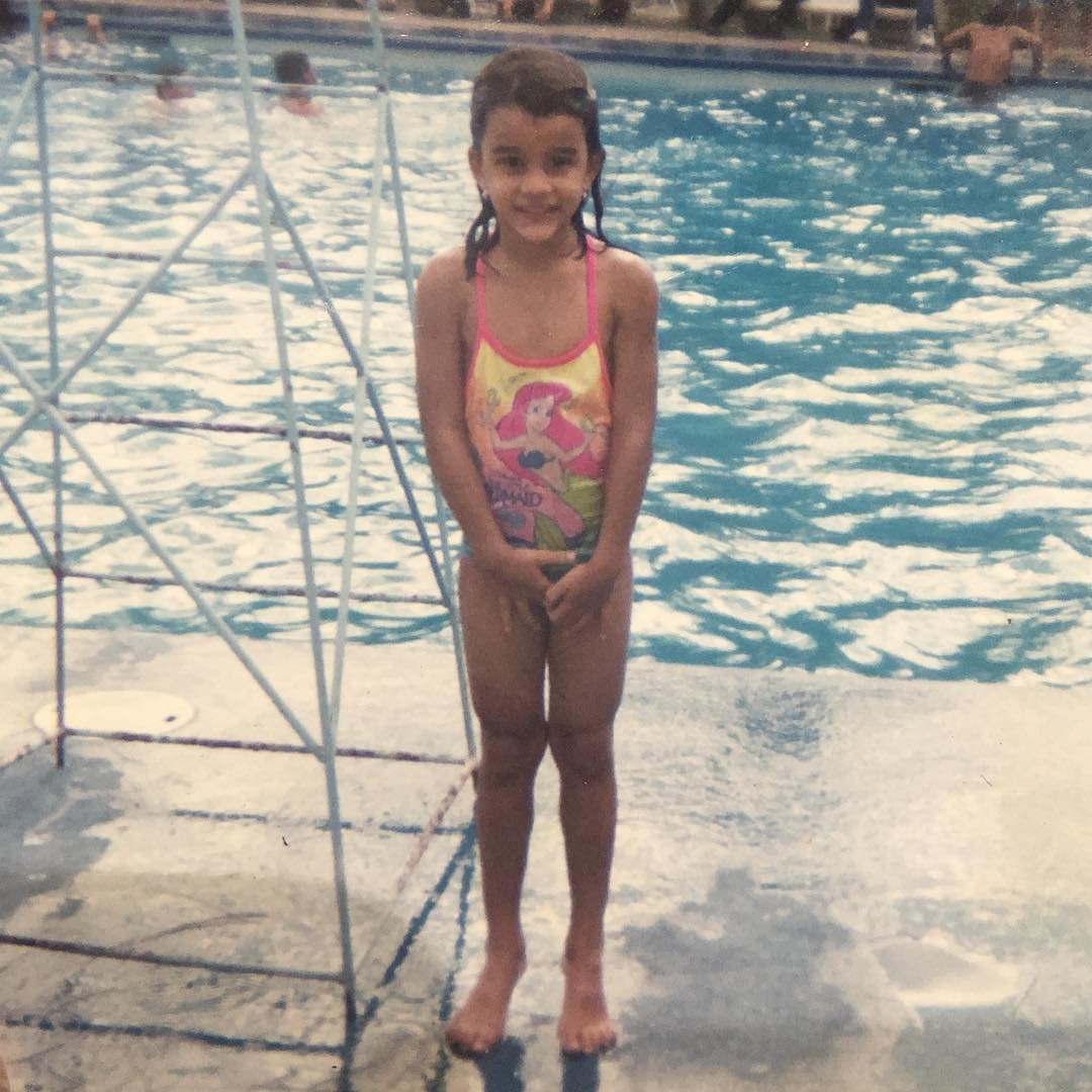 Desde pequeña ya posaba en bañador, sin imaginar que unos años más tarde se encontraría modelando en una de las pasarelas más importantes del mundo de los certámenes de belleza: Miss Universo.