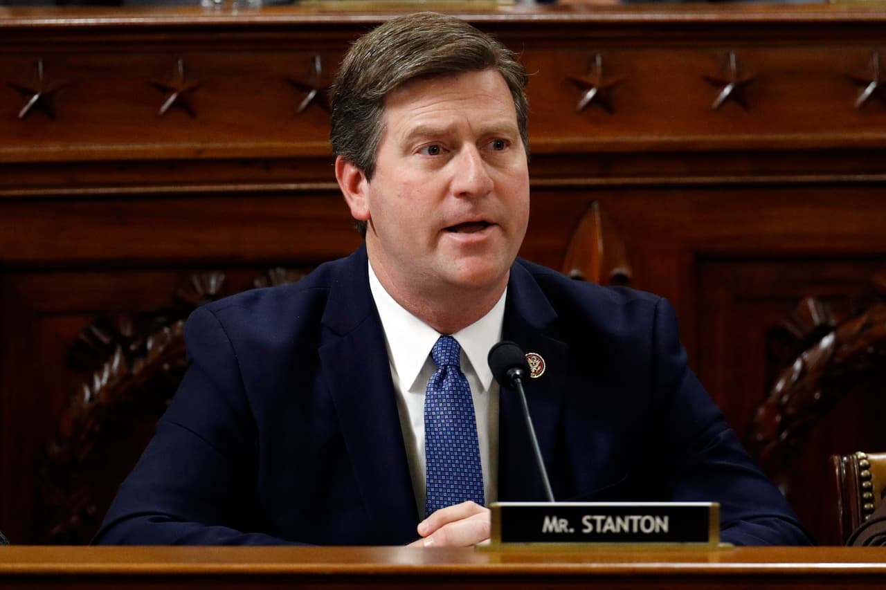 El congresista de Arizona Greg Stanton, entre los representantes que piden destitución de Trump