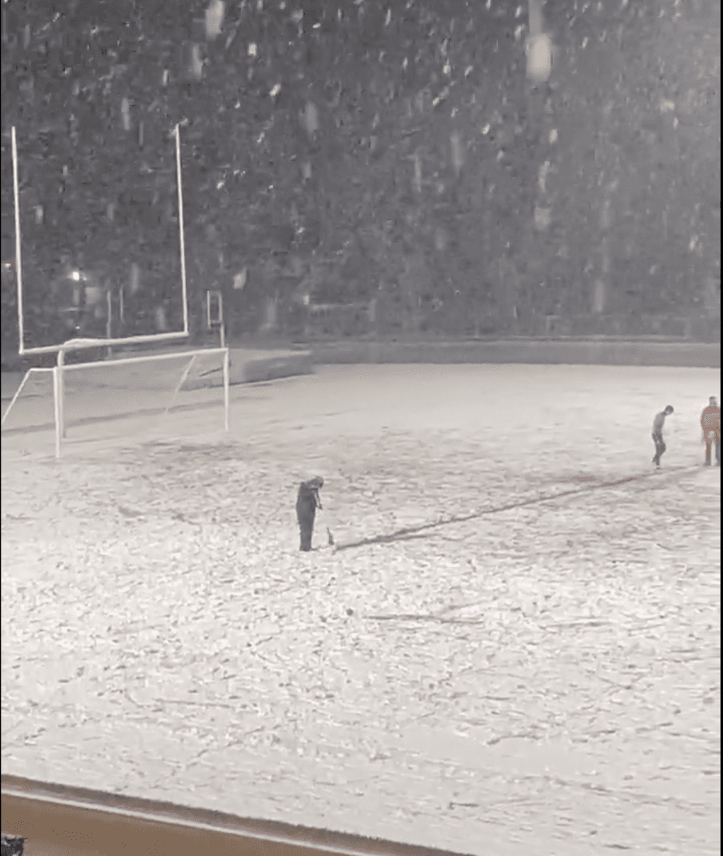 “La combinación del calor del día y la humedad producen este tipo de nubes de manera vertical y causa la descarga de granizo”, explicó la meteoróloga.