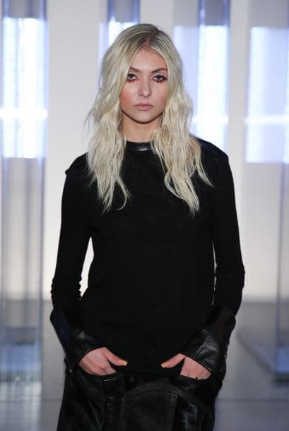 En un evento de moda en septiembre de 2013, con su acostumbrado negro. Ya con 20 añotes bien vividos... Más videos de Chismes aquí.