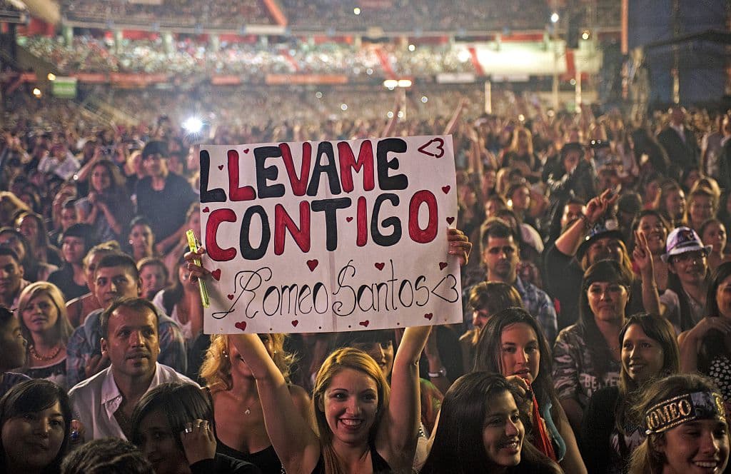 Públicos gigantescos: rutina cotidiana del rey de la bachata.