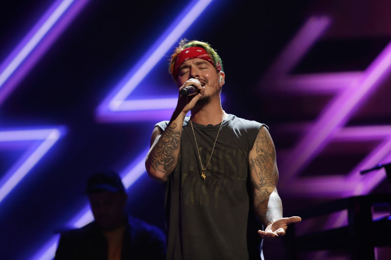 Y por ello este año está nominado a 6
<b> Premio Lo Nuestro.</b>