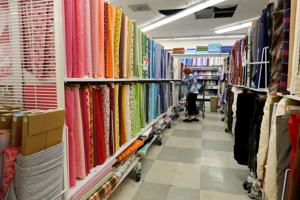 Sus cierres son motivadas por ventas estancadas, problemas de inventario y el fin del auge del crafting que floreció durante la pandemia.