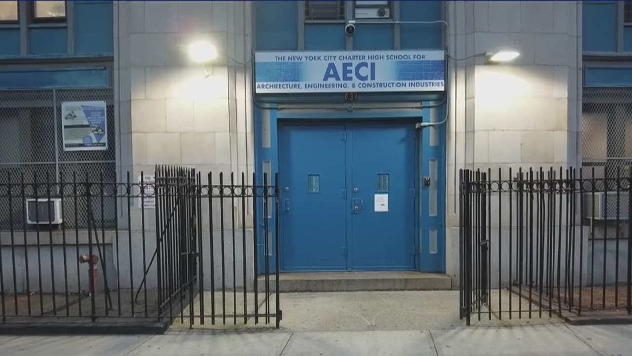 Apuñalan a adolescente en escuela del Bronx; el tercer incidente en tres días seguidos