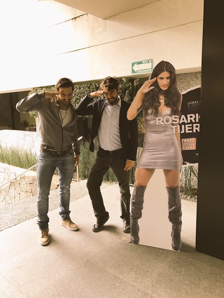 <b><a href="http://www.univision.com/series/rosario-tijeras/antonio-gaona-es-emilio-echegaray-en-rosario-tijeras">Antonio</a></b> también dijo en este programa que al hacer la adaptación de la serie de Colombia a México, tuvieron que suavizar la historia, ya que el lenguaje, así como las escenas eran muy fuertes y un tanto incómodas de ver.