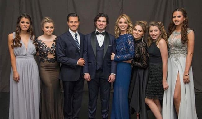 Los Peña Rivera se han convertido en una familia numerosa. La exactriz tiene una excelente relación con sus tres hijas y los cuatro del presidente de México.