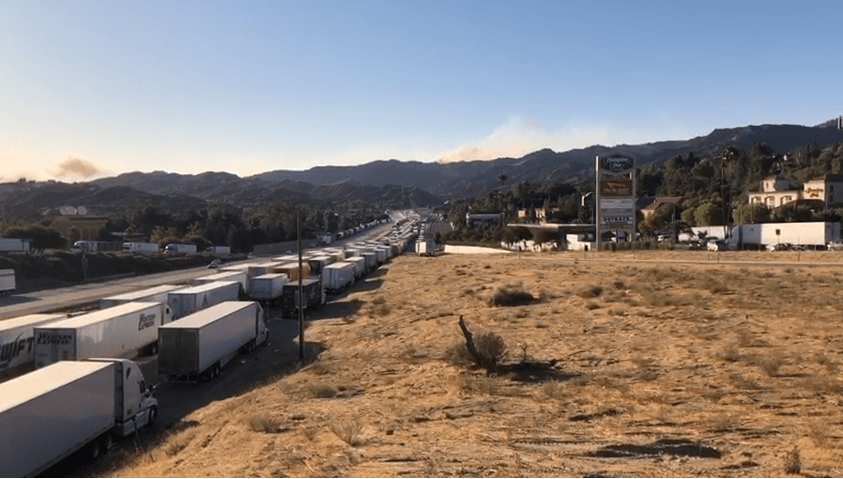 Los cierres y bloqueo de paso, generaron congestionamiento total y algunas vías se convirtieron en verdaderos estacionamientos para vehículos de carga pesada