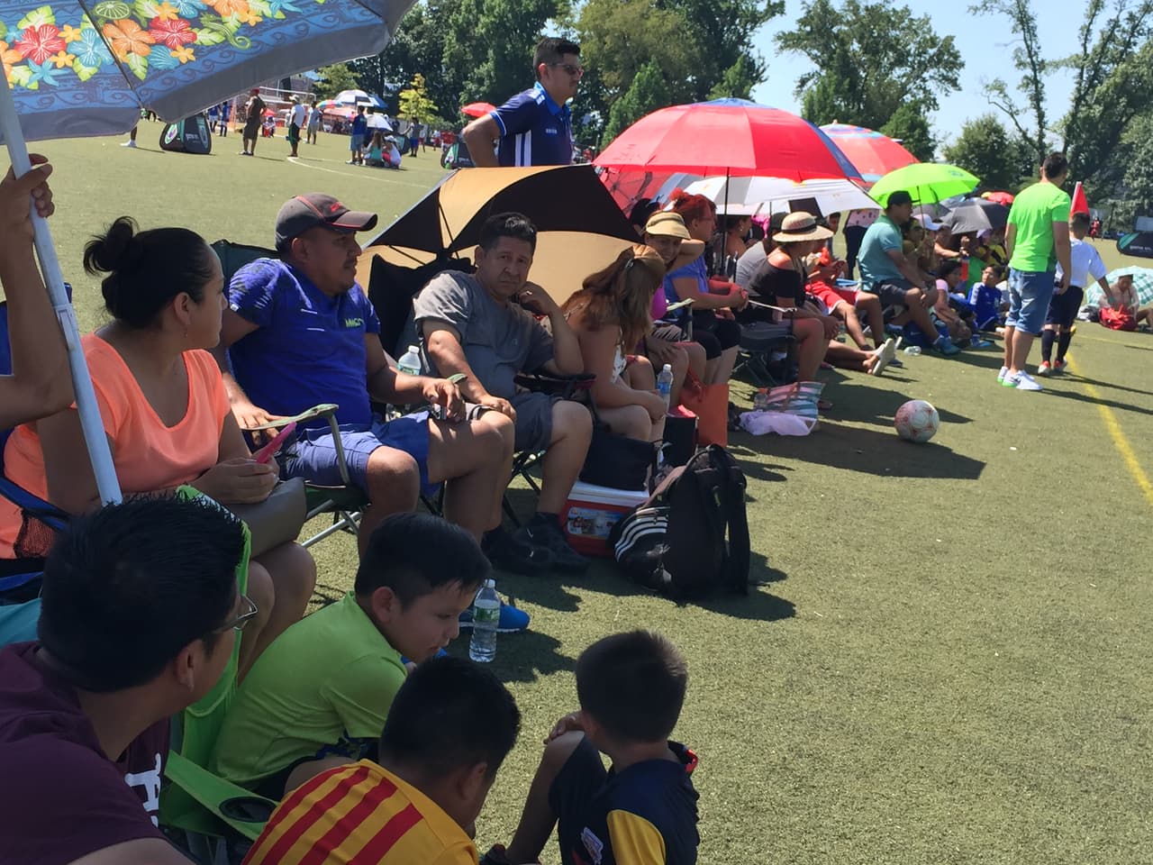 Centenares de familias entonaron porras