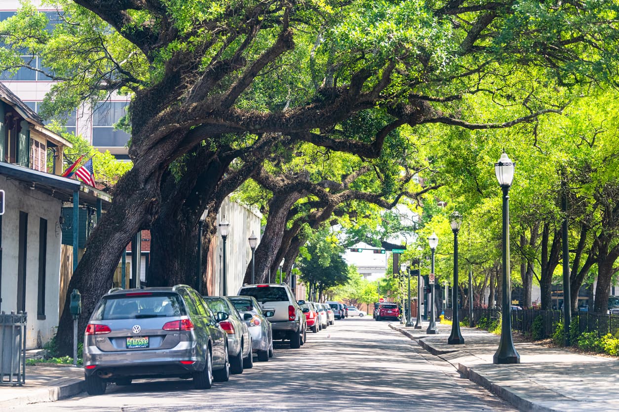 <b>Alabama | </b>Precio promedio de la gasolina regular: $4.631
<br>
<br>Precio promedio de la gasolina 'mid-grade': $4.944
<br>
<br>Precio promedio de la gasolina 'premium': $5.311