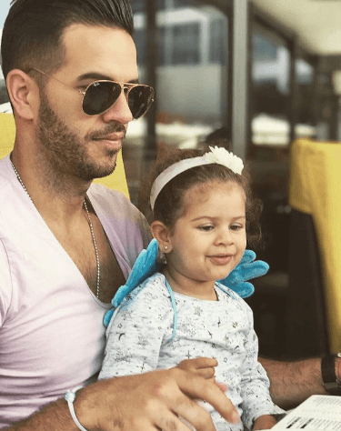 En cada triunfo y logro de sus hijas estará presente el conductor venezolano.