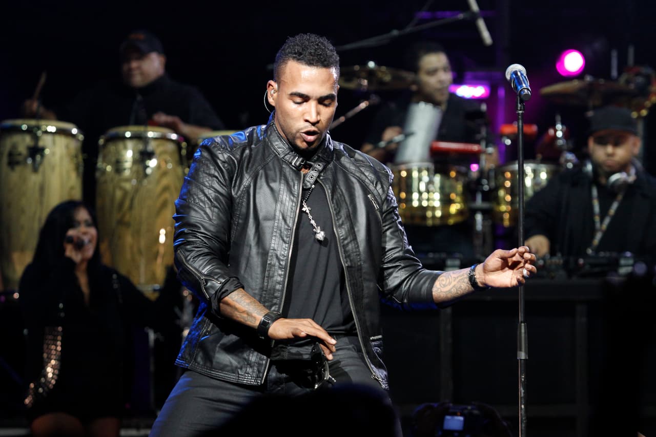 Con un "por ustedes y para ustedes, GRACIAS Puerto Rico #Forever", el reggaetonero anunció en sus
<a href="https://www.instagram.com/p/BYgbF1_npfk/?taken-by=donomar" target="_blank">redes sociales</a> unos tres conciertos en su natal isla para ponerle fin a su carrera de 15 años.