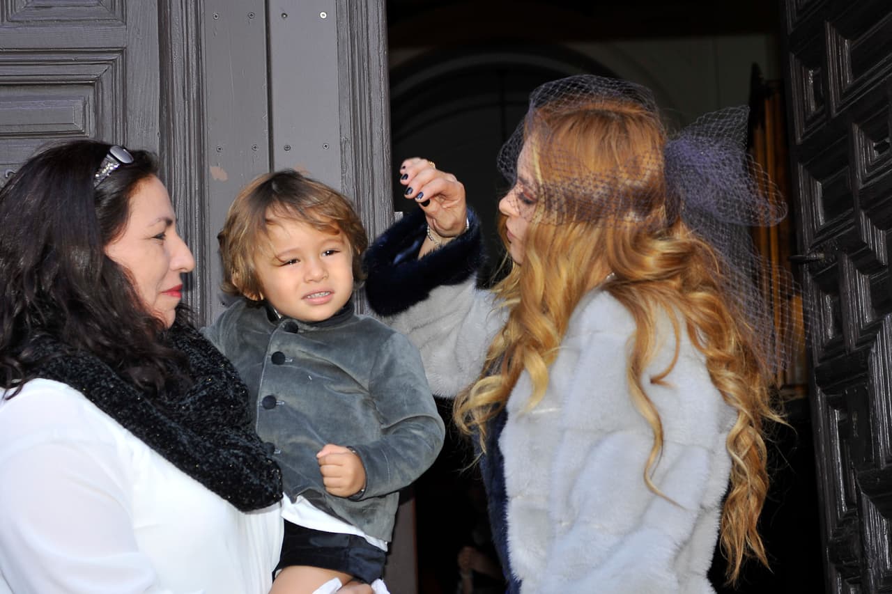 Paulina Rubio retocó el peinado de Eros, el menor de sus hijos y cuyo padre, Gerardo Bazúa, no estuvo en la boda.