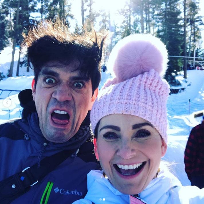 "Yo 
<b><a href="https://www.univision.com/famosos/elizabeth-alvarez-cuenta-cual-ha-sido-la-clave-para-mantenerse-casada-por-9-anos-con-jorge-salinas-fotos" target="_blank">hasta nerviosa estaba</a></b> de volver a estar con él ante las cámaras. De verdad que me impone, porque es un hombre tan guapo, talentoso, encantador y bromista que, además de nerviosa, me sentí emocionada".
<br>