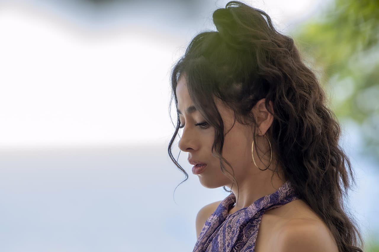 Recientemente la actriz de 25 años fue víctima de críticas y discriminación en redes sociales por el color de su piel.