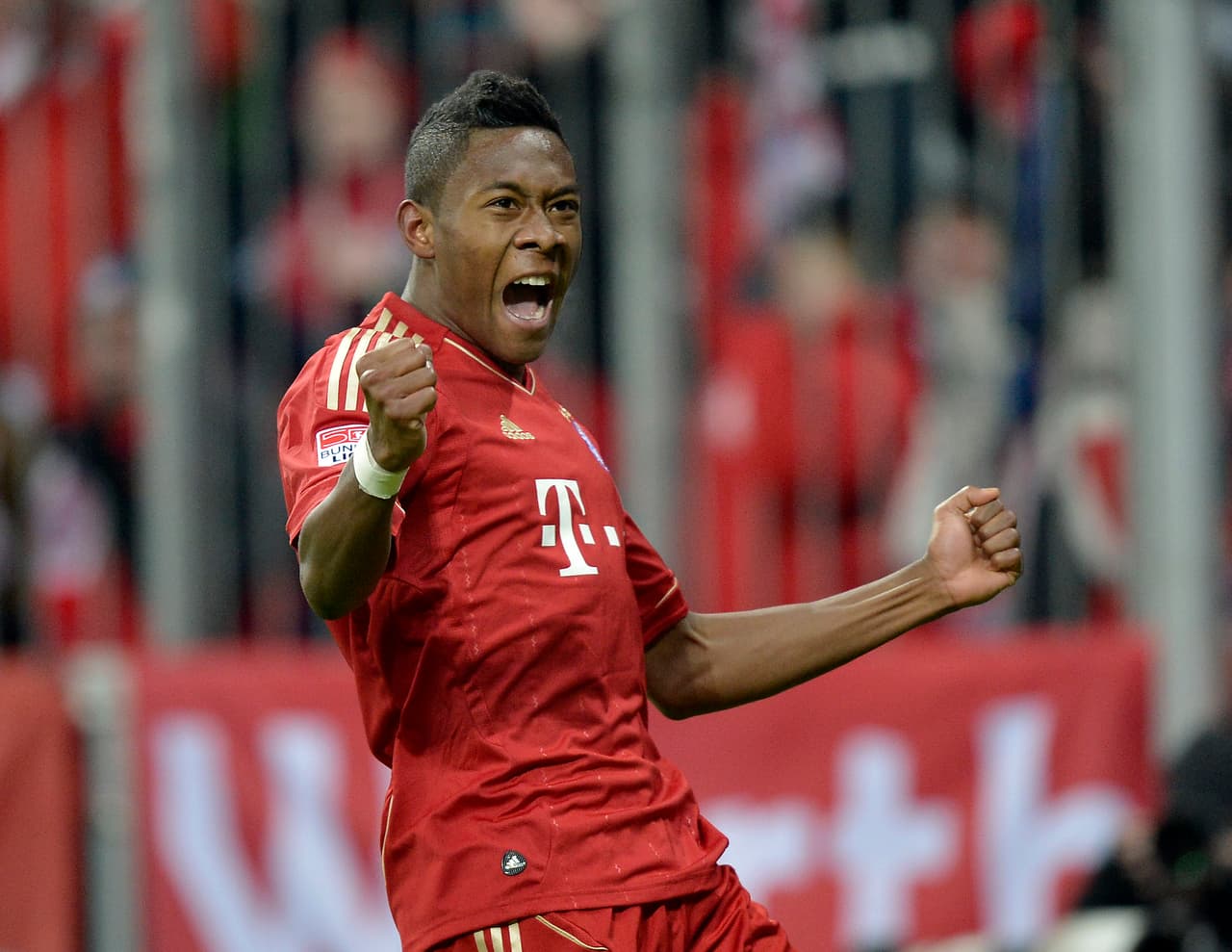 Su padre es un apasionado de la música, de hecho, fue cantante del grupo nigeriano Two in one.