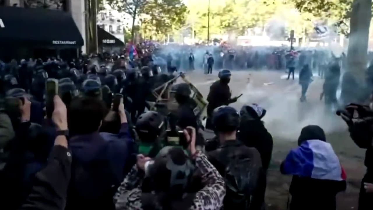 Protestas en Francia: Estudiantes se enfrentan a la policía por mejoras escolares en la Plaza de la Bastilla