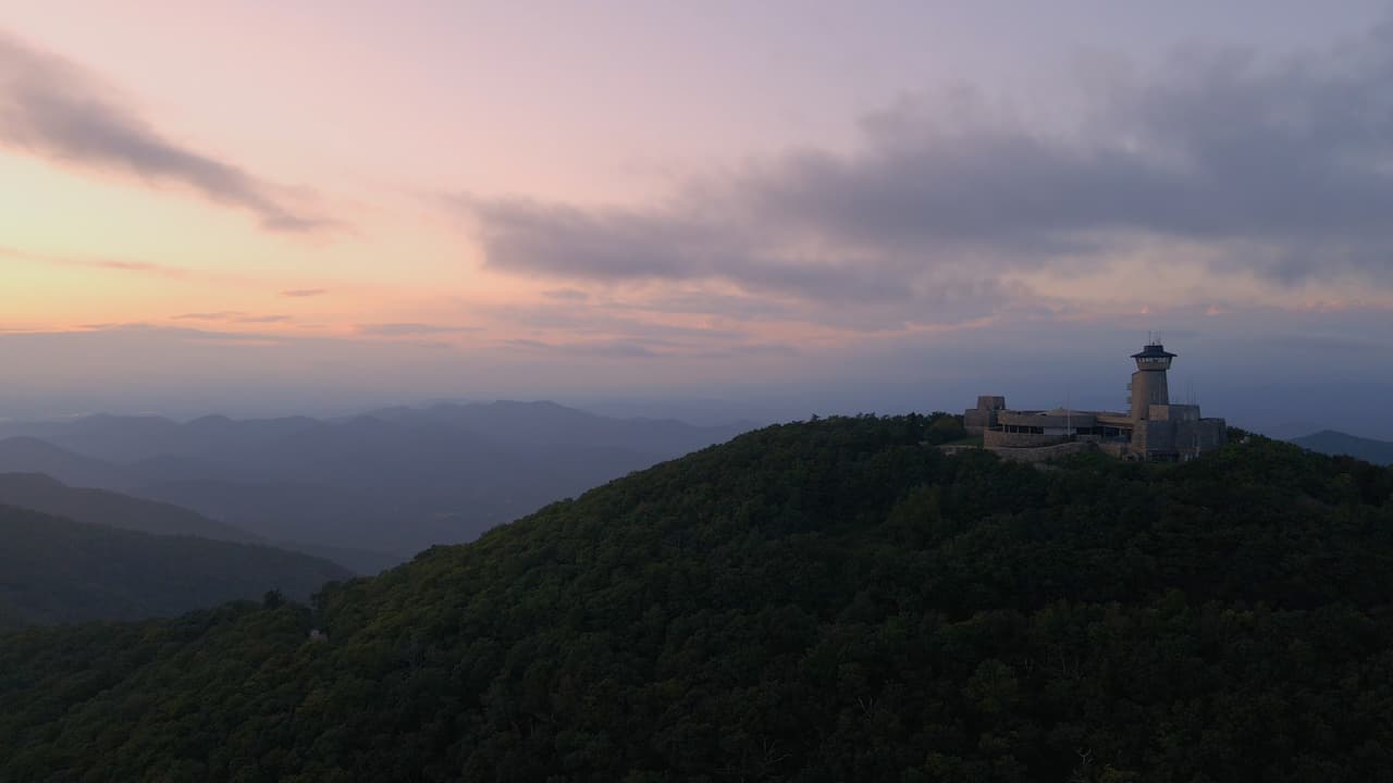 Conoce más sobre Brasstown Bald,
<b><a href="https://www.fs.usda.gov/recarea/conf/recarea/?recid=10542">aquí</a></b>.