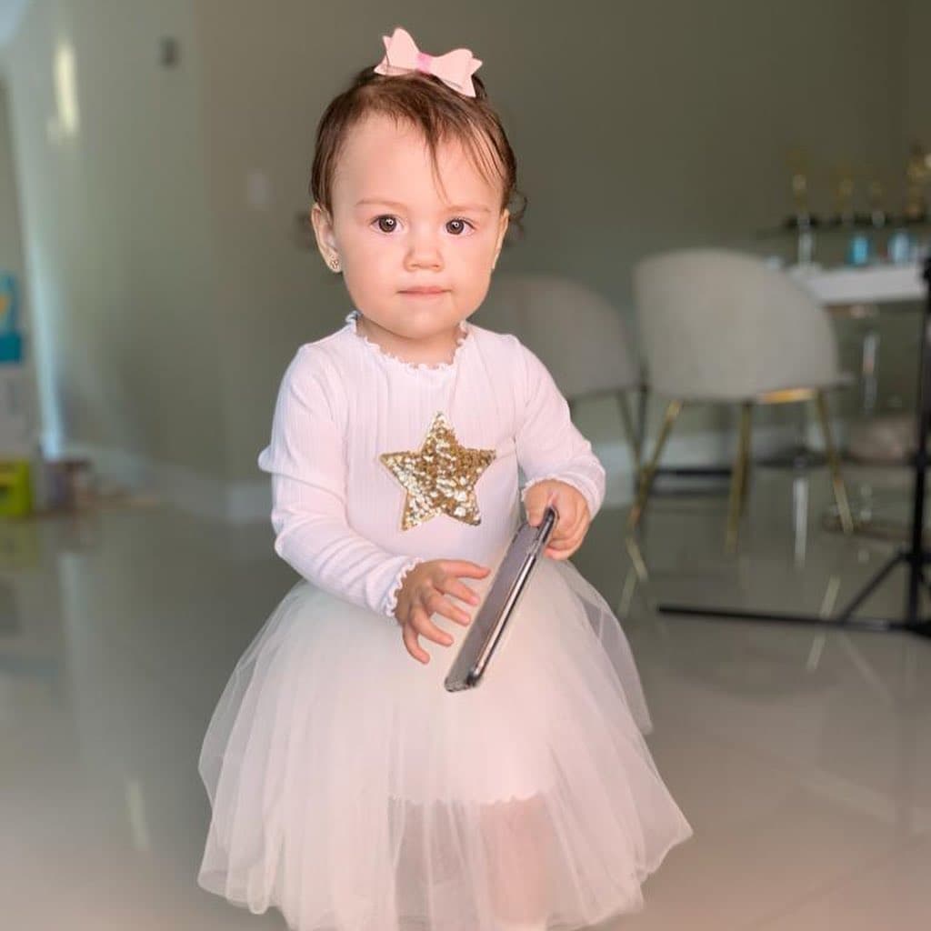 Su pequeña Chloé Sophia está cada vez más grande, y más bella. Carolina Sarassa disfruta su compañía, aprovechando que pasa más tiempo en casa.